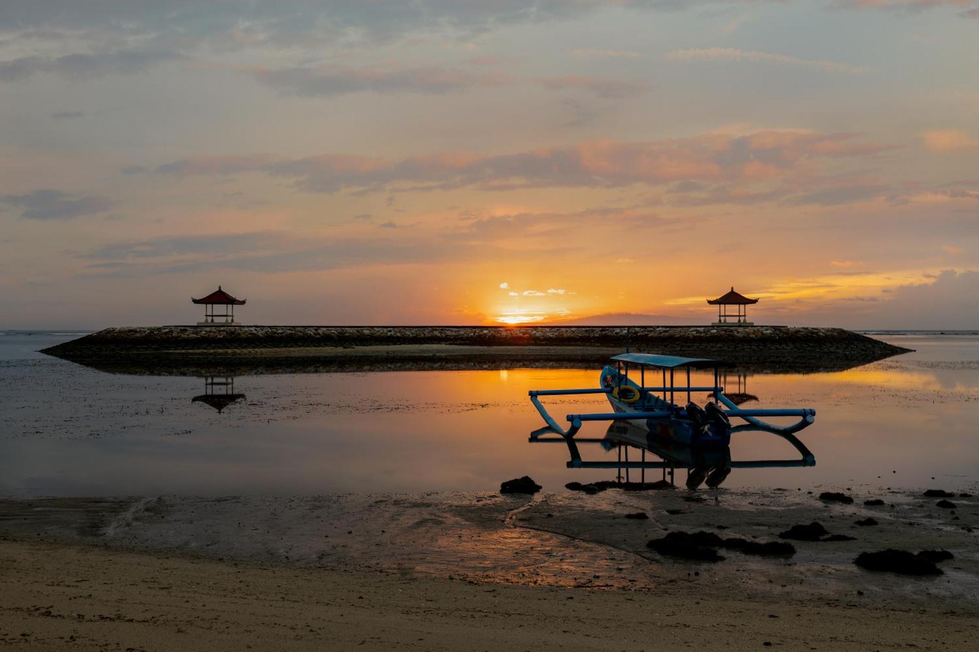 Taksu Sanur Hotel Exterior photo